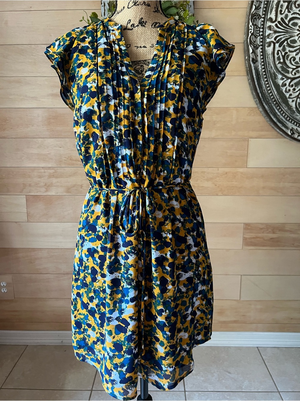 H&M Women's Navy & Mustard Floral V-Neck Tie-Waist Dress Size 6